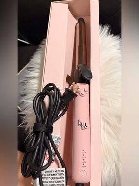 Le Pirouette 25 mm curling iron.